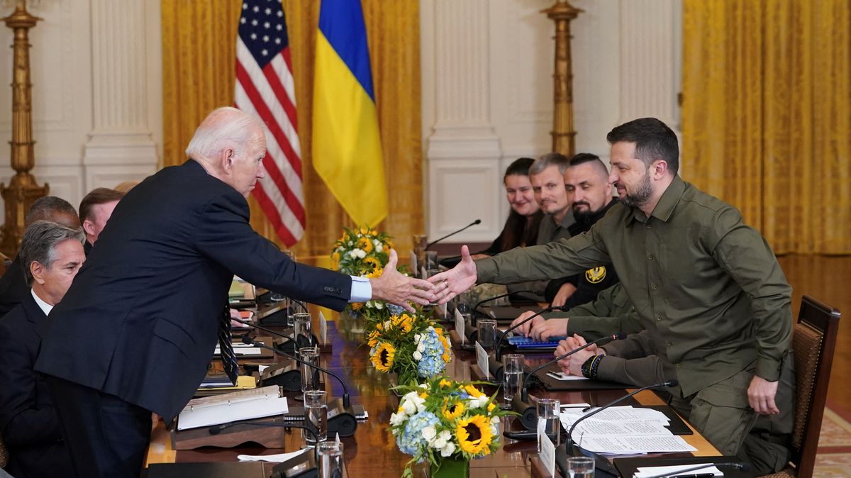 Tanky Abrams půjdou na Ukrajinu již příští týden, řekl Biden. Střely ATACMS zatím ne